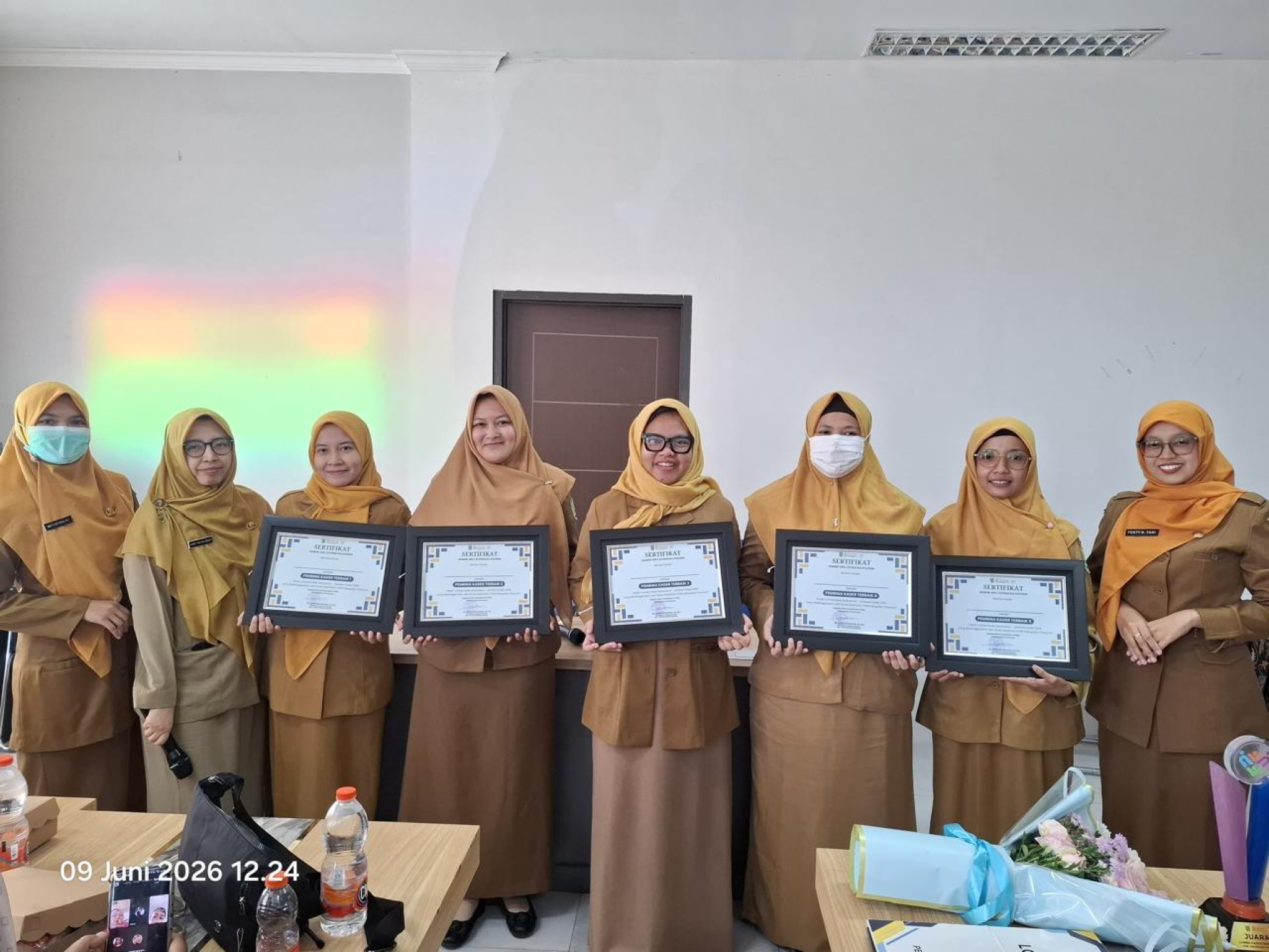 Hebat! Staf Puskesmas Beji Sabet Dua Penghargaan Pembina Terbaik I Tingkat Kabupaten Pasuruan